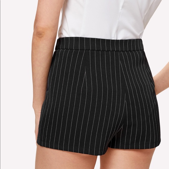 🆕Tailored pinstripe black zip front pocket shorts - Picture 5 of 6